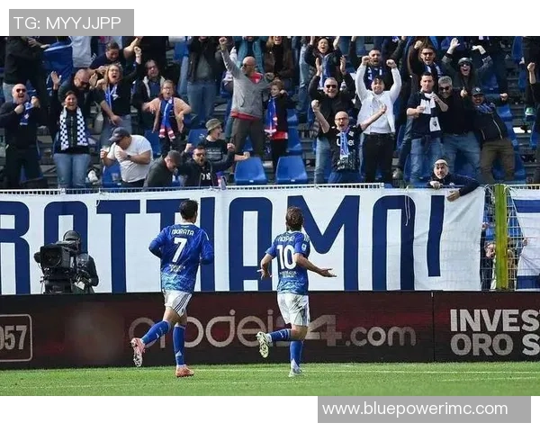 欧冠激战阿森纳与切尔西握手言和争议判罚引发全场热议