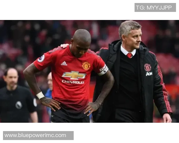 英超激战：里昂与尤文图斯握手言和红牌事件引发全场热议与转会传闻