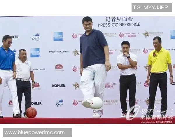 曾志伟幽默回应姚明提问引发热议两位巨星的精彩对话瞬间