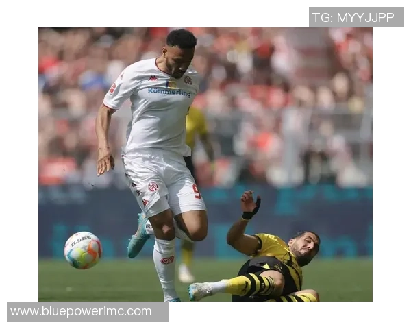 德甲精彩对决拜仁大胜莱比锡补时绝杀点燃全场热情与转会传闻交织