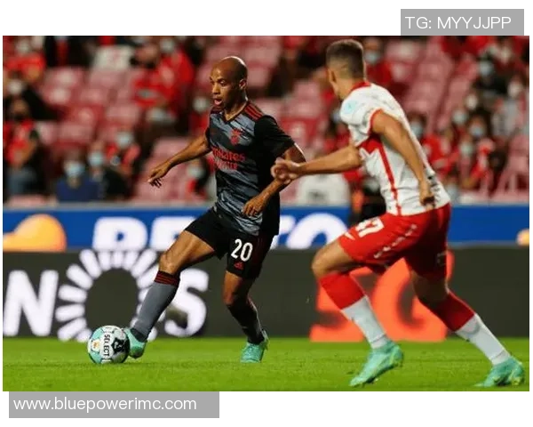 欧联杯精彩对决本菲卡与尤文图斯战成平局乌龙球成比赛转折点分析